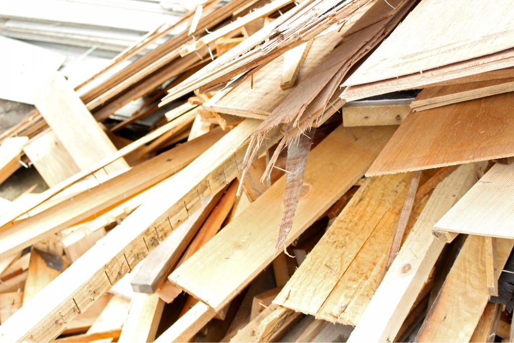 汚泥・廃材の撤去と安全確保作業