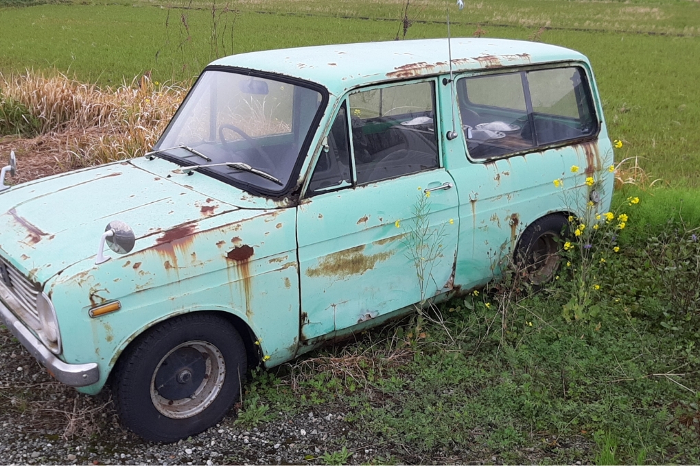 放置された汚れや臭いに対応する車内ゴミ清掃